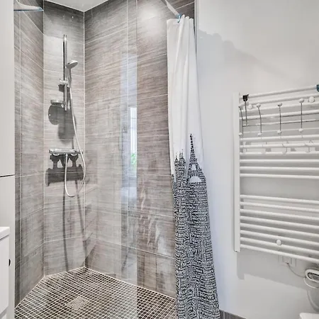 Superb 1br Flat 2min Walk From The Metro Station Παρίσι