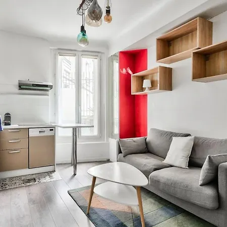 Superb 1br Flat 2min Walk From The Metro Station Апартаменты